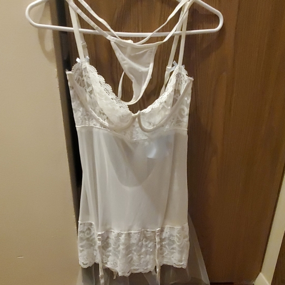 Lingerie - Picture 1 of 2